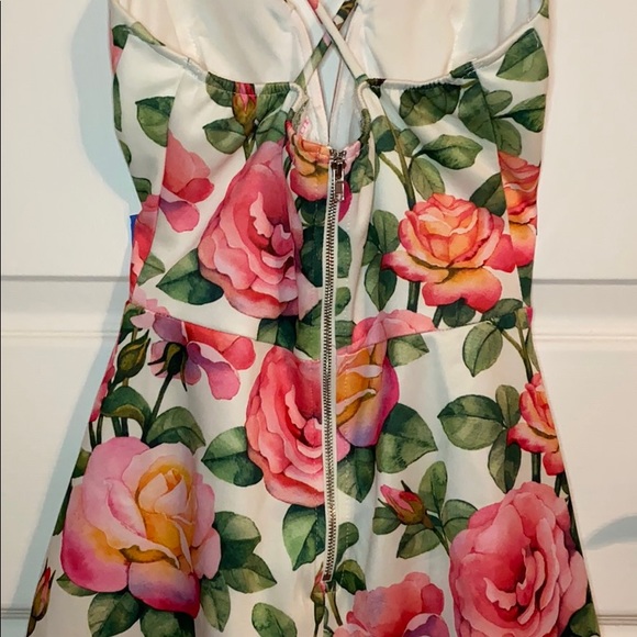 ✨FLORAL ROMPER✨ - Picture 5 of 6